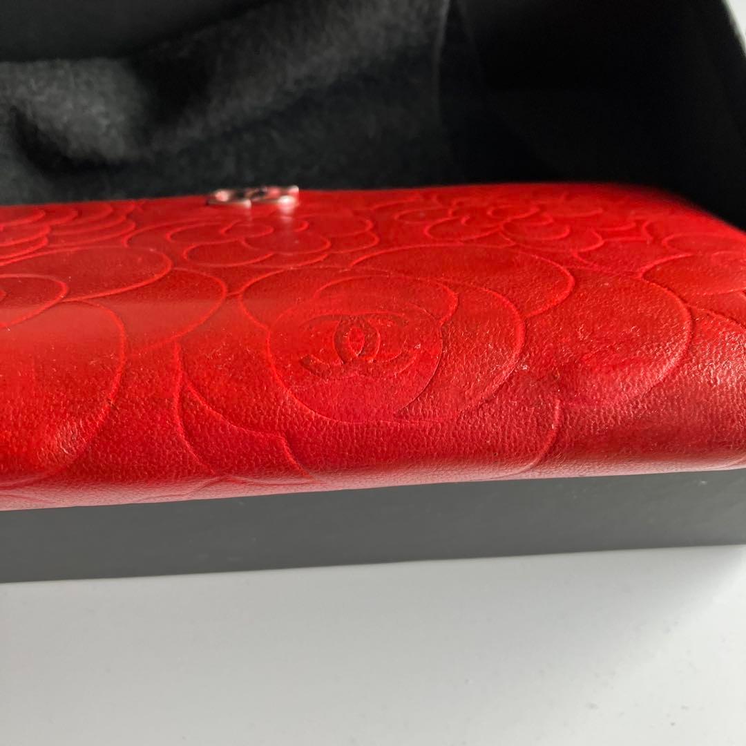 CHANEL フラワーエンボス レッド長財布