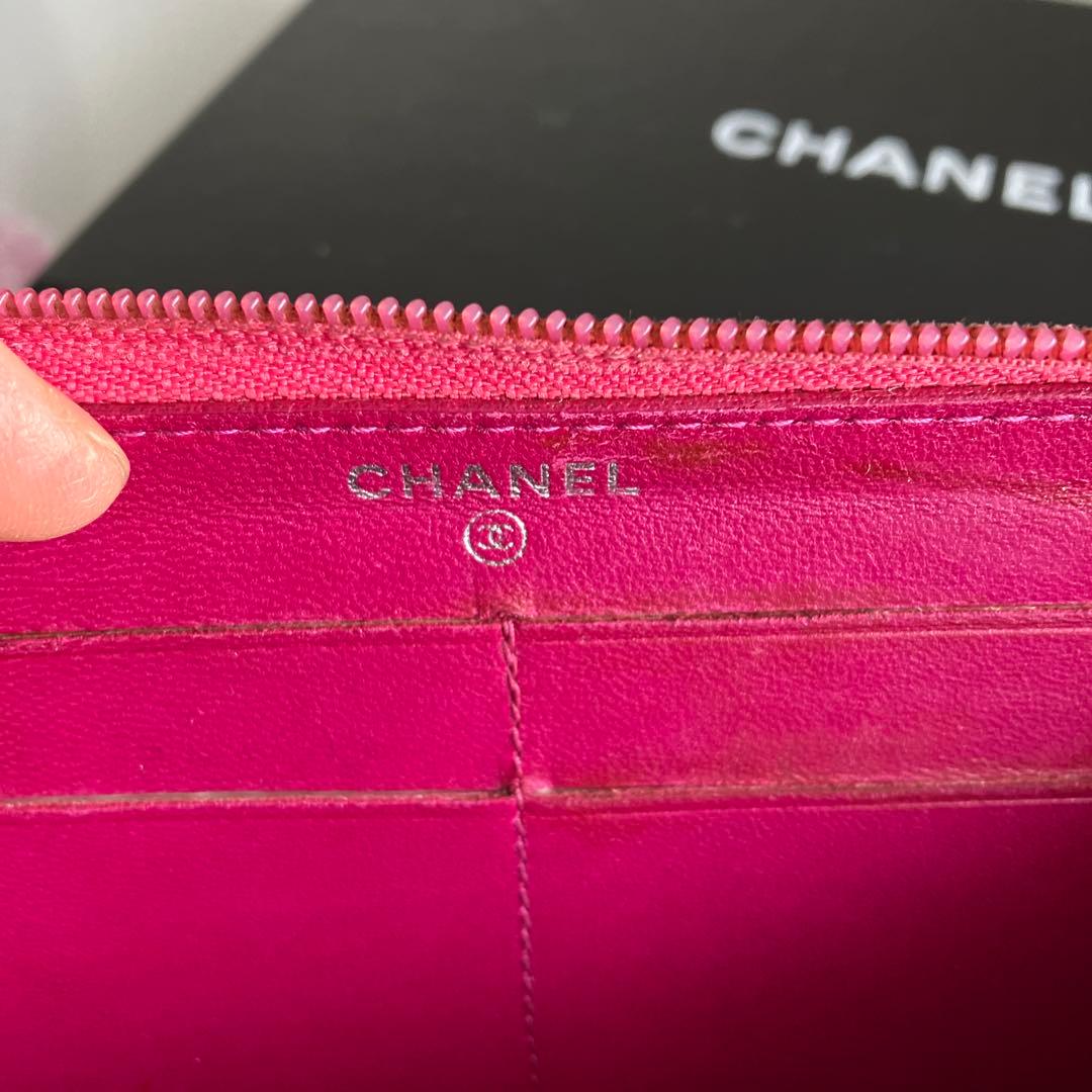 CHANEL フラワーエンボス レッド長財布