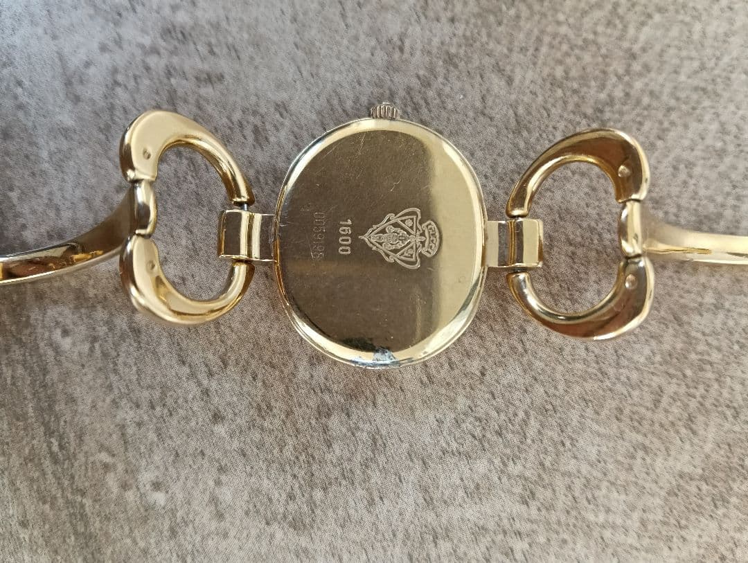 Gucci ゴールド アナログ腕時計