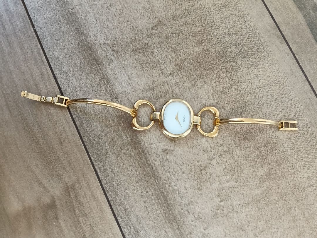 Gucci ゴールド アナログ腕時計