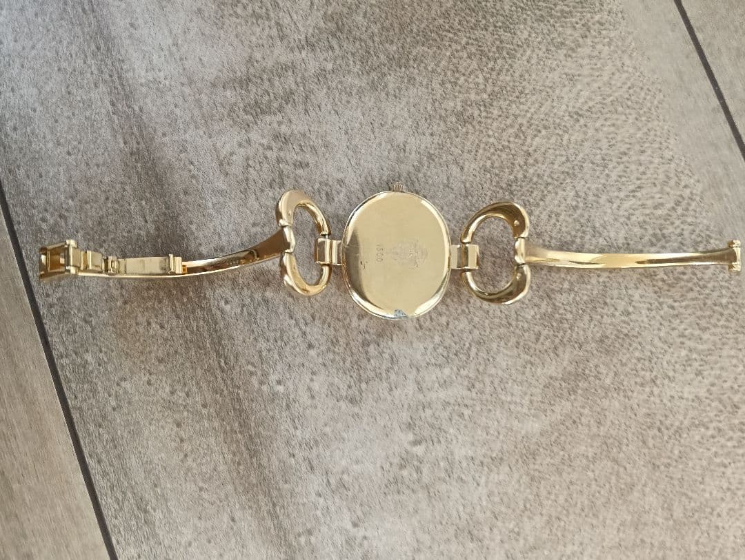 Gucci ゴールド アナログ腕時計