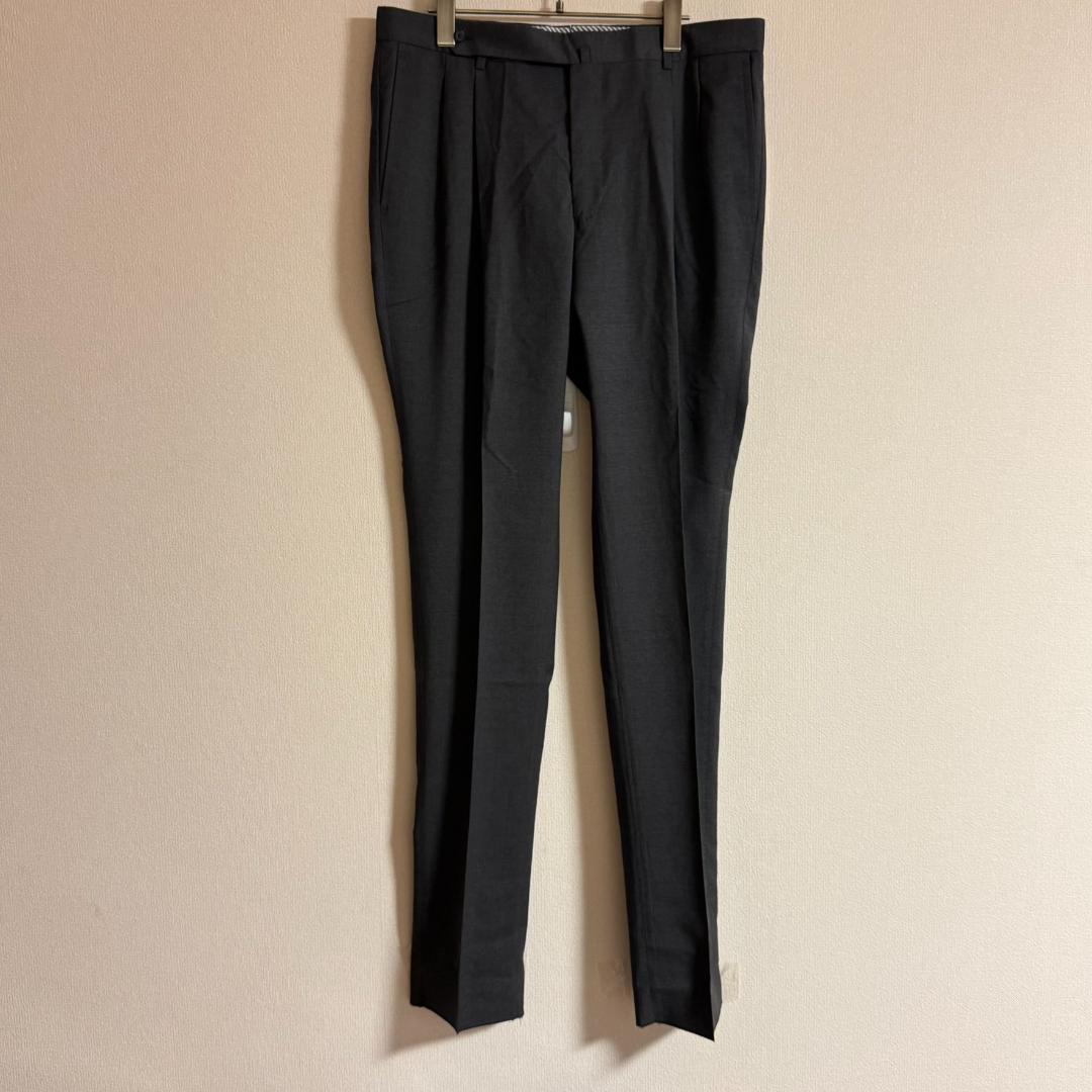 【未使用】 TOMORROWLAND 2プリーツ パンツ 50 チャコールグレー