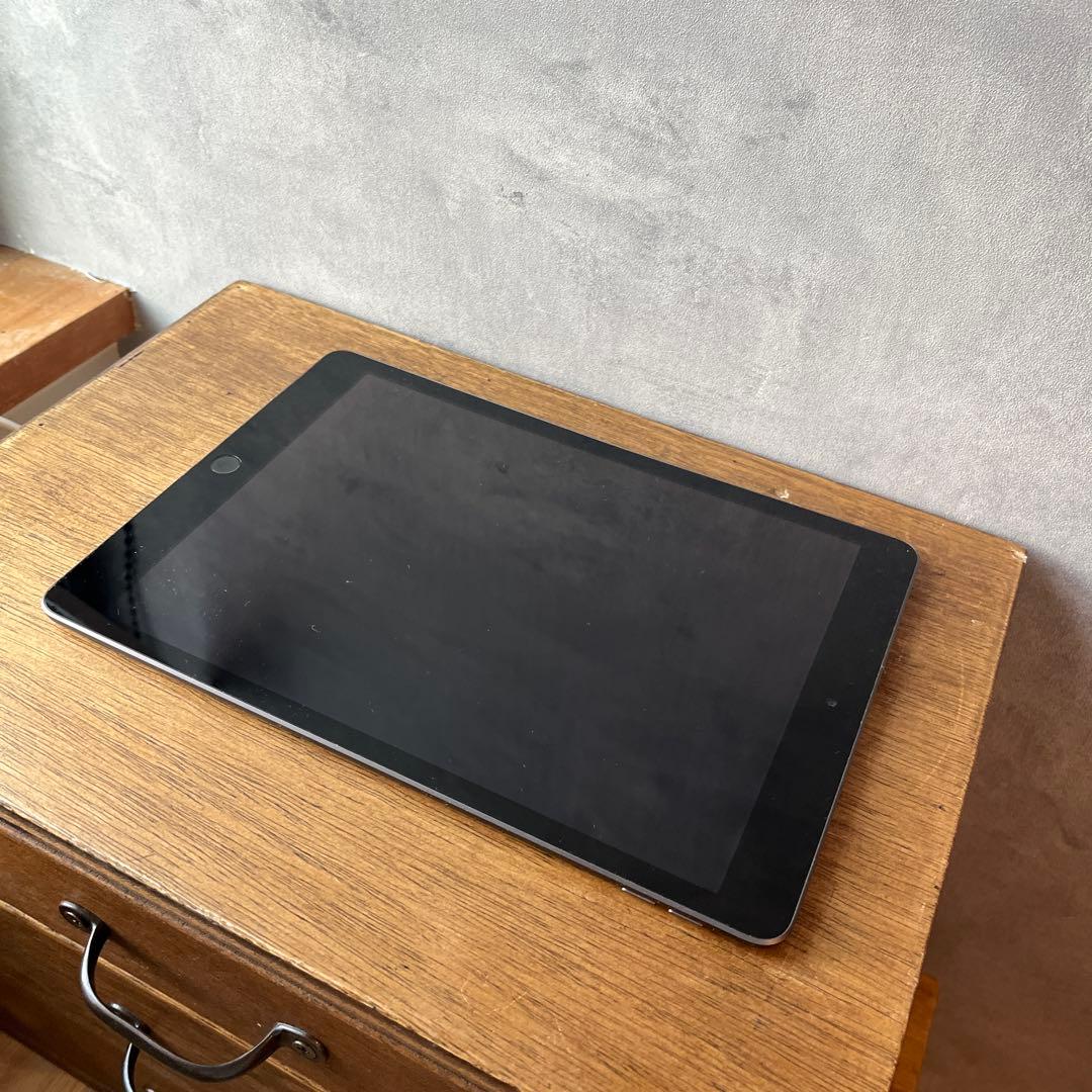 Apple iPad 本体　第8世代