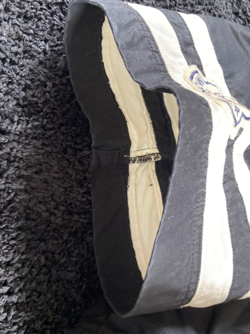 【レオン】MONCLER ブラックショートパンツ ストライプ　48