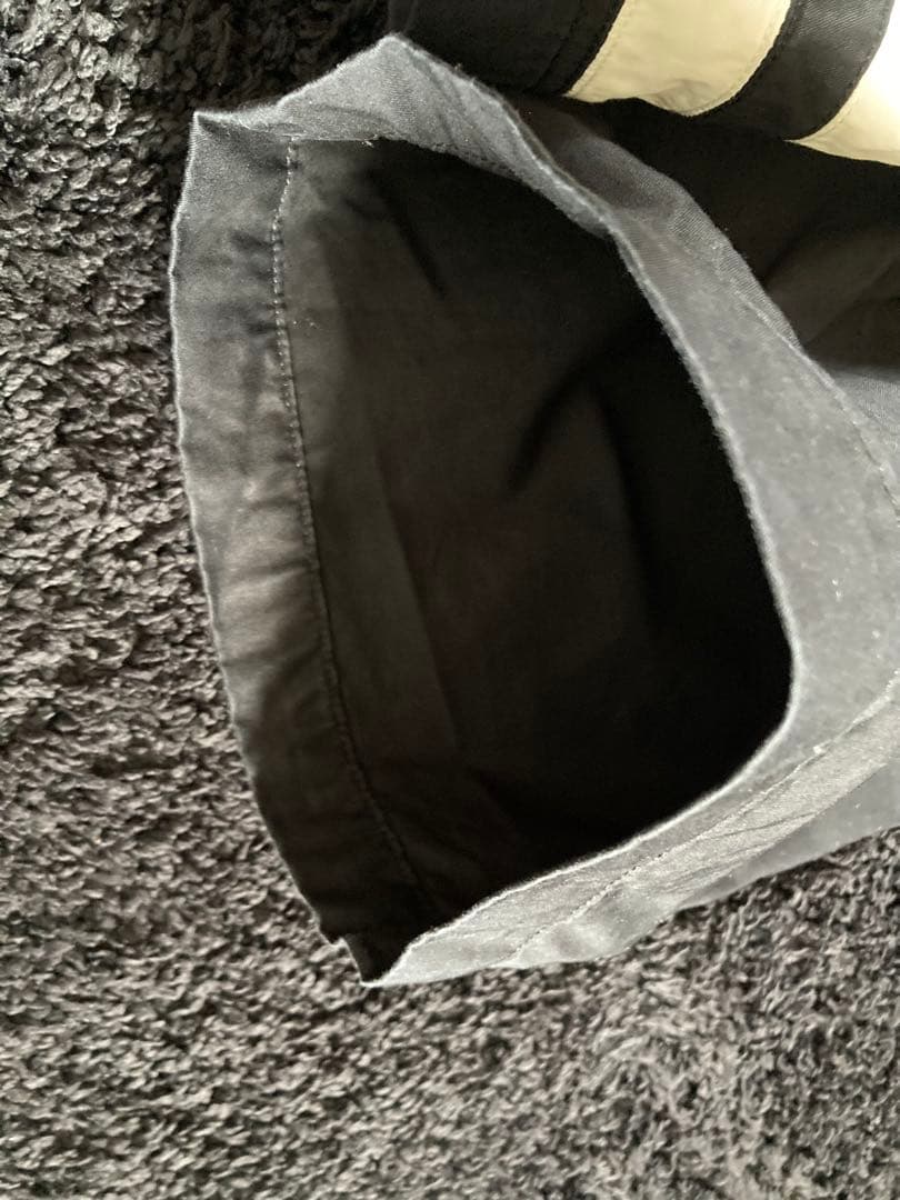 【レオン】MONCLER ブラックショートパンツ ストライプ　48