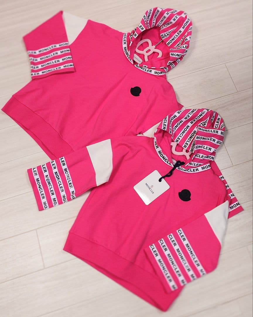 モンクレール フード付きトレーナー サイズ4&8 姉妹お揃い　タグ付き