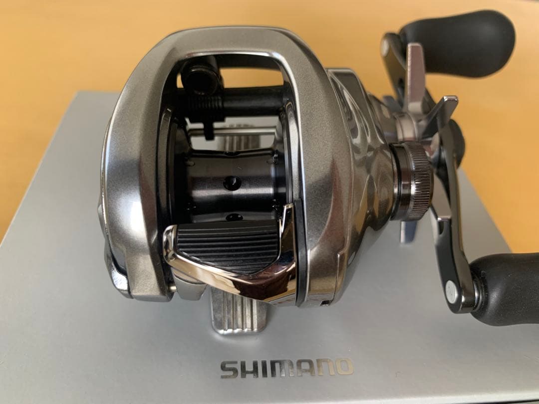 美品SHIMANO 18バンタム HG 右ハンドル
