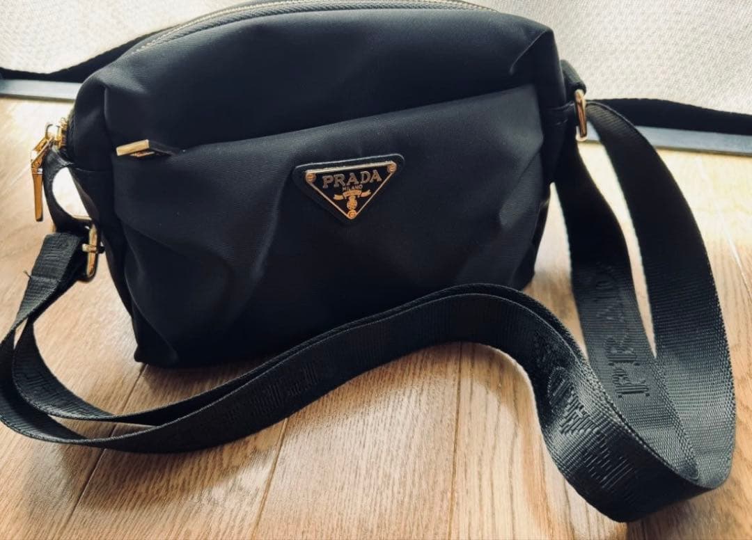 PRADA 黒 ナイロンショルダーバッグ ノベルティ