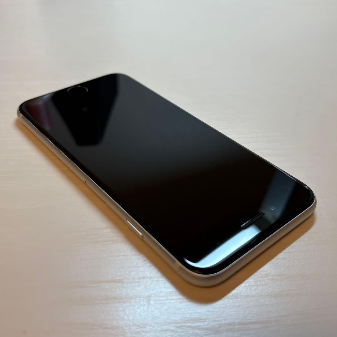 iPhone se 第3世代　64GB バッテリー容量86%