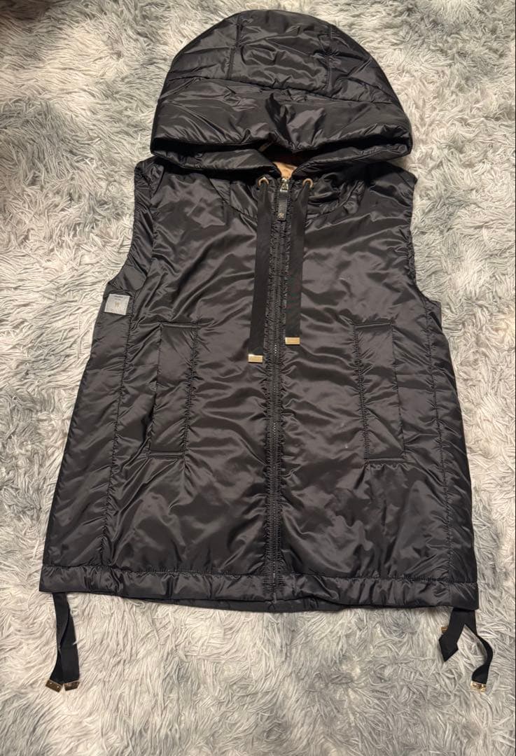 Max Mara Cameluxe 黒 ダウンベスト