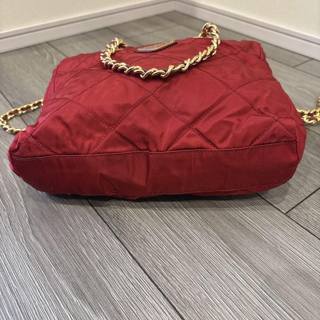 PRADA キルティング　ショルダー　バッグ　赤　三角ロゴ