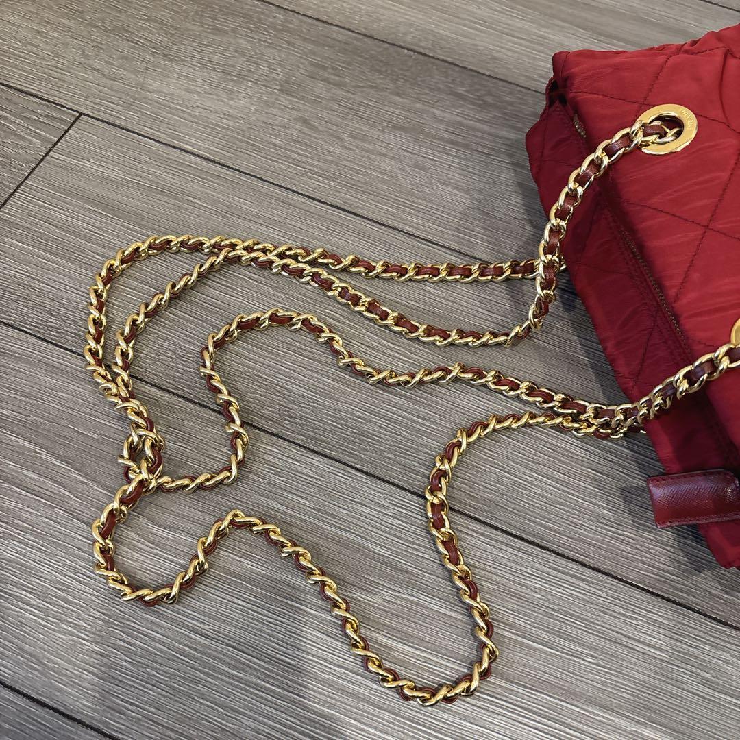 PRADA キルティング　ショルダー　バッグ　赤　三角ロゴ