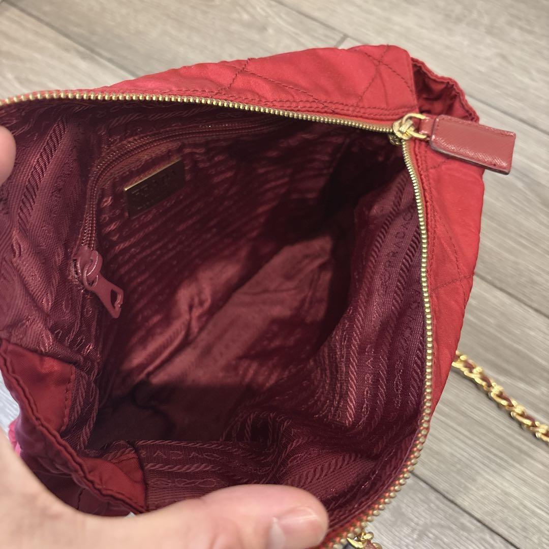 PRADA キルティング　ショルダー　バッグ　赤　三角ロゴ