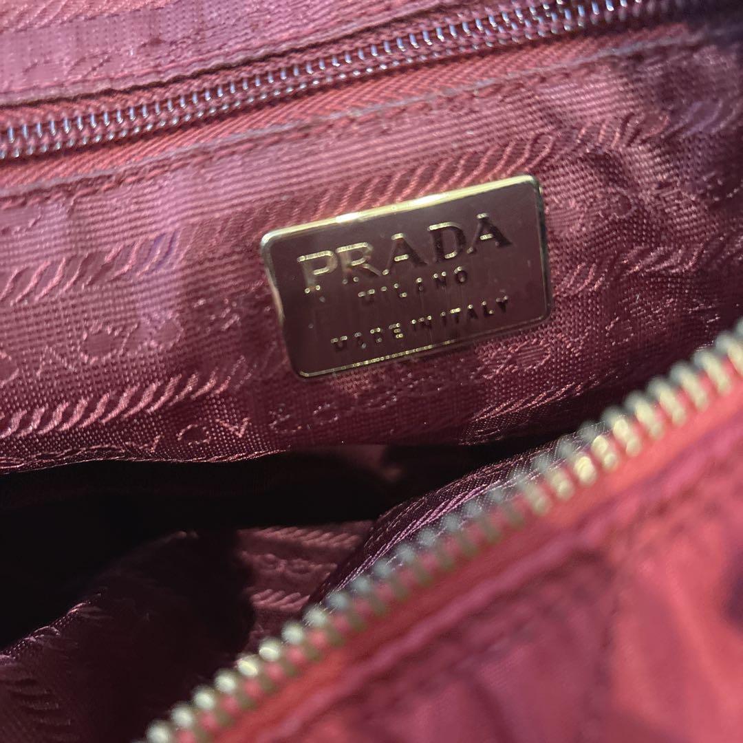 PRADA キルティング　ショルダー　バッグ　赤　三角ロゴ