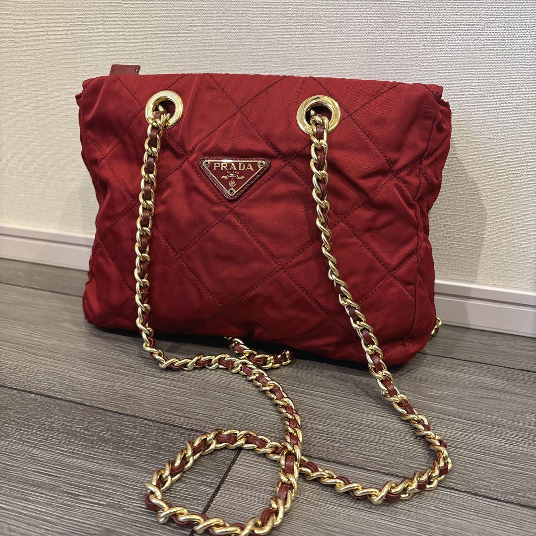 PRADA キルティング　ショルダー　バッグ　赤　三角ロゴ