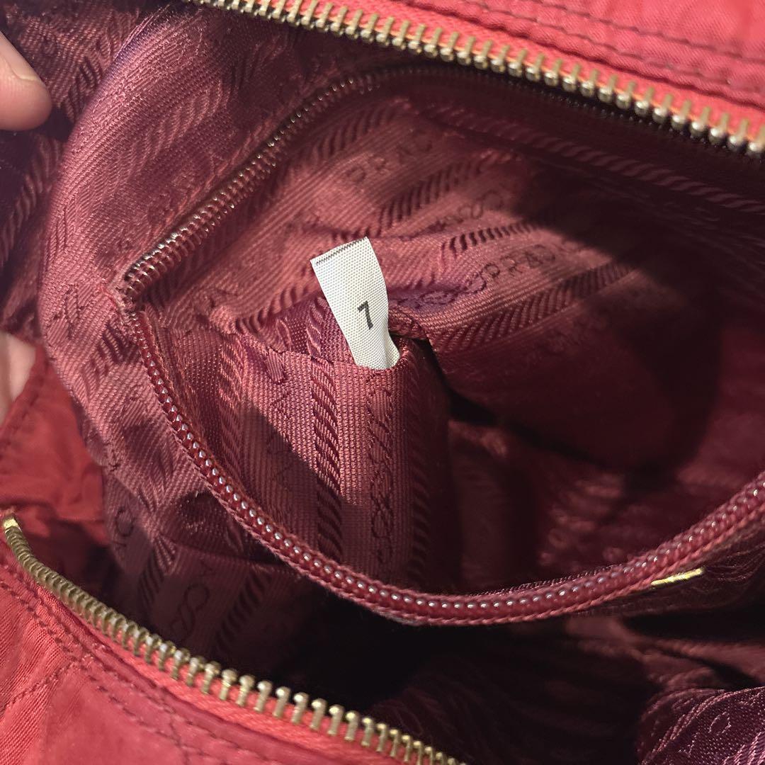 PRADA キルティング　ショルダー　バッグ　赤　三角ロゴ