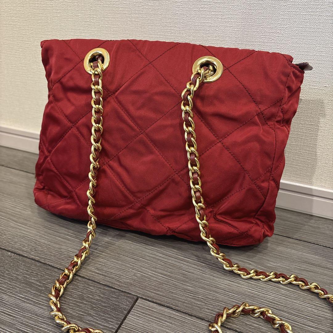 PRADA キルティング　ショルダー　バッグ　赤　三角ロゴ