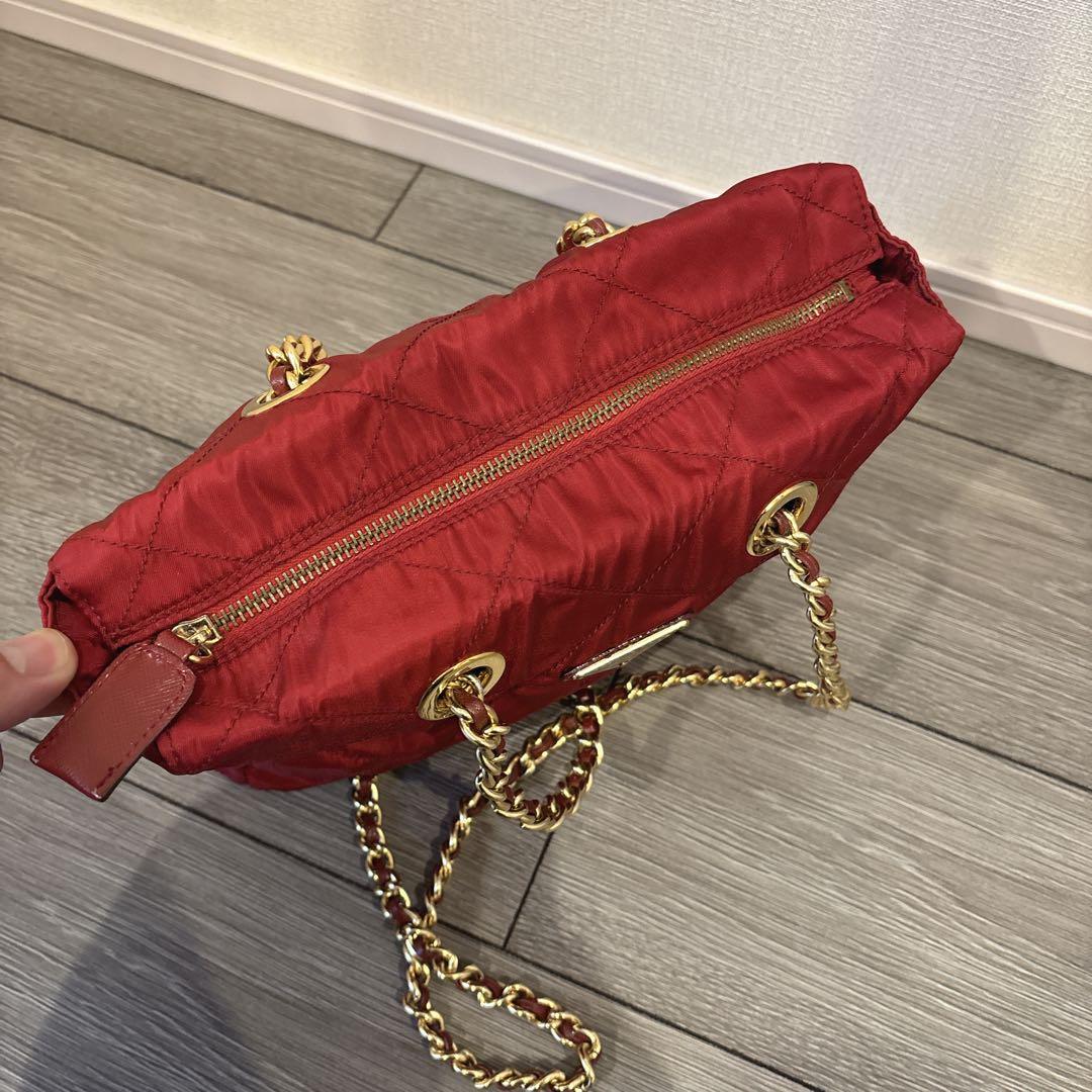 PRADA キルティング　ショルダー　バッグ　赤　三角ロゴ