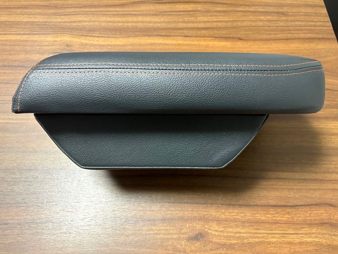 【美品】　輝オート　MADLYS デリカD5 ビッグアームレスト