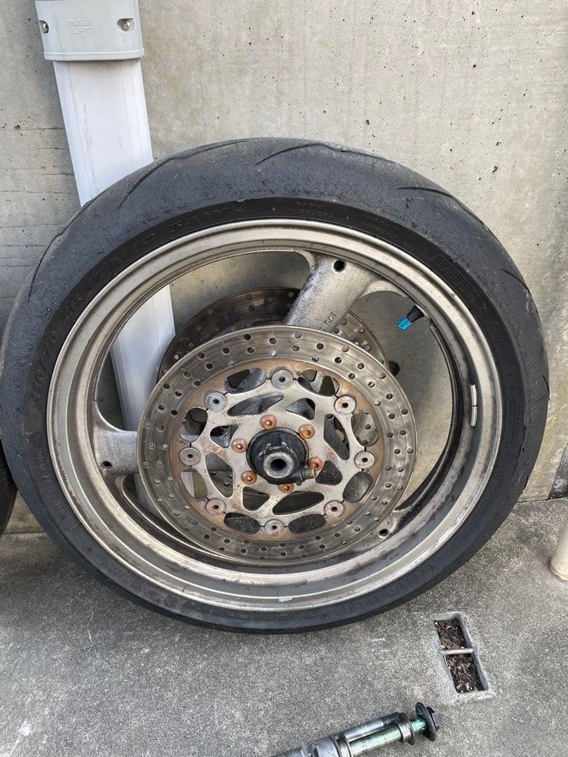 ヤマハ　fzr250r 3ln フロントホイール