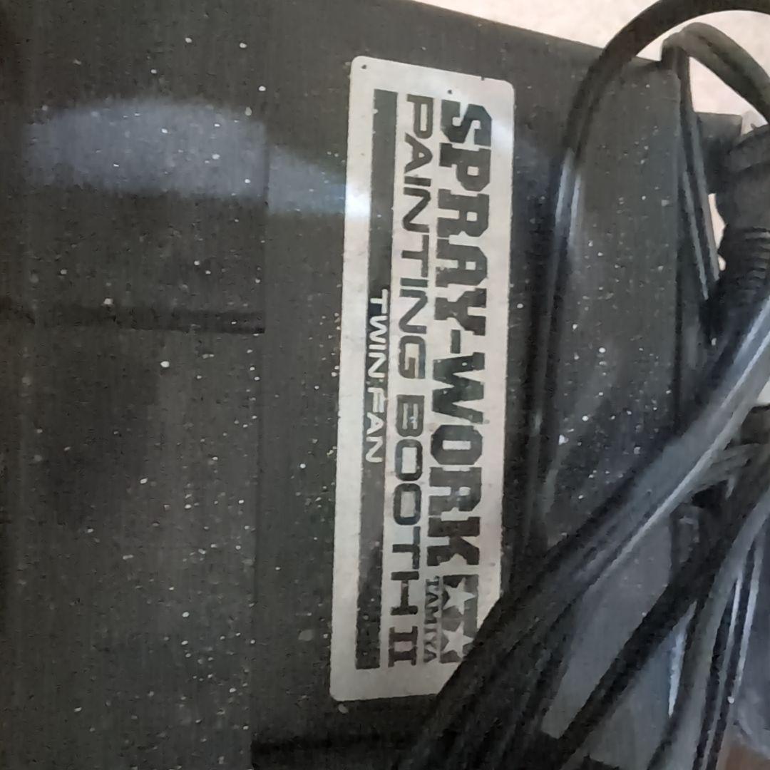 コンプレッサーと塗装ブース