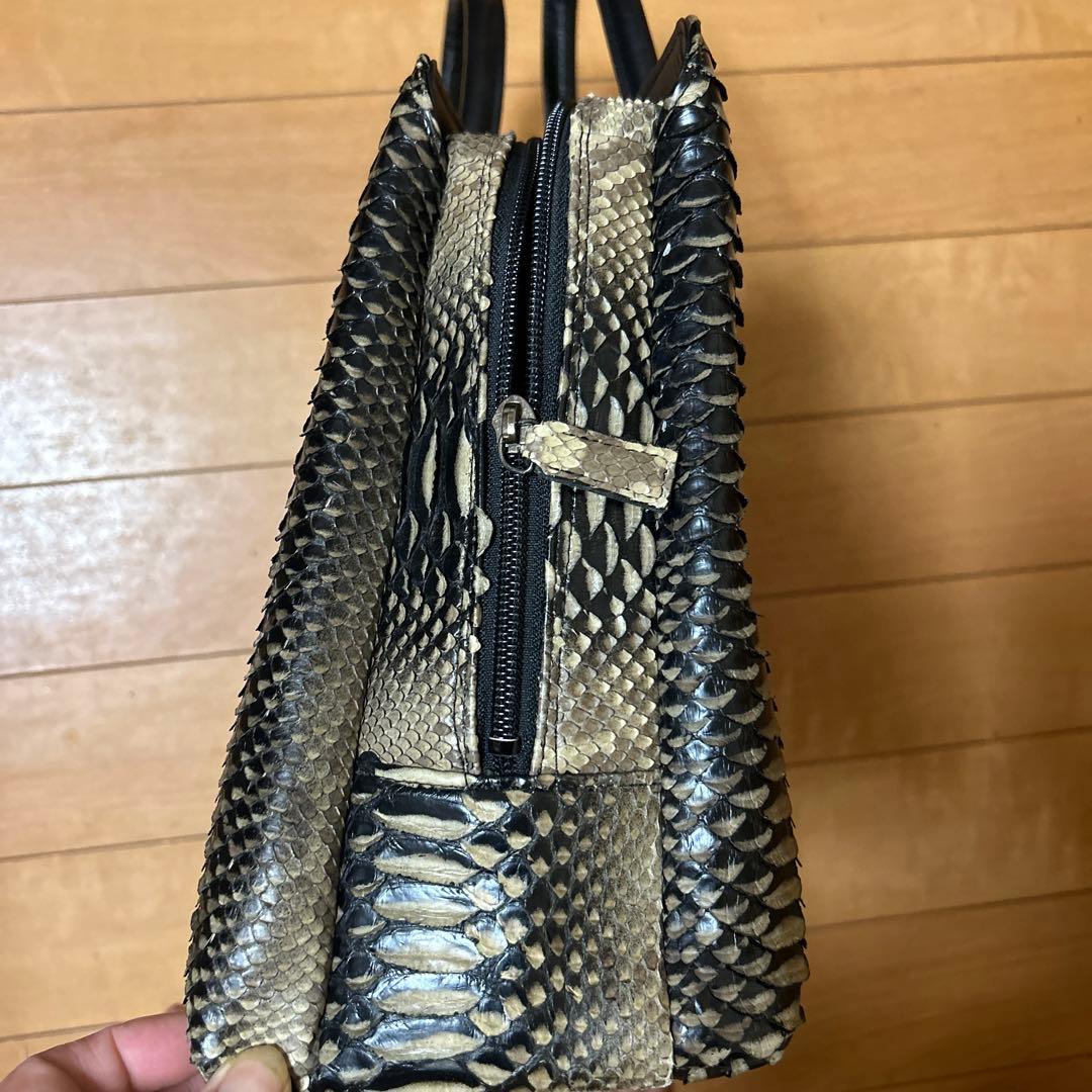 日本製 JRA 公認 品質保証パイソン本革　書類バック　A4可能　ビジネスバック