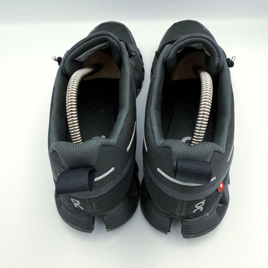 【極美品】オン クラウド ウォータープルーフ BLACK 軽量スニーカー