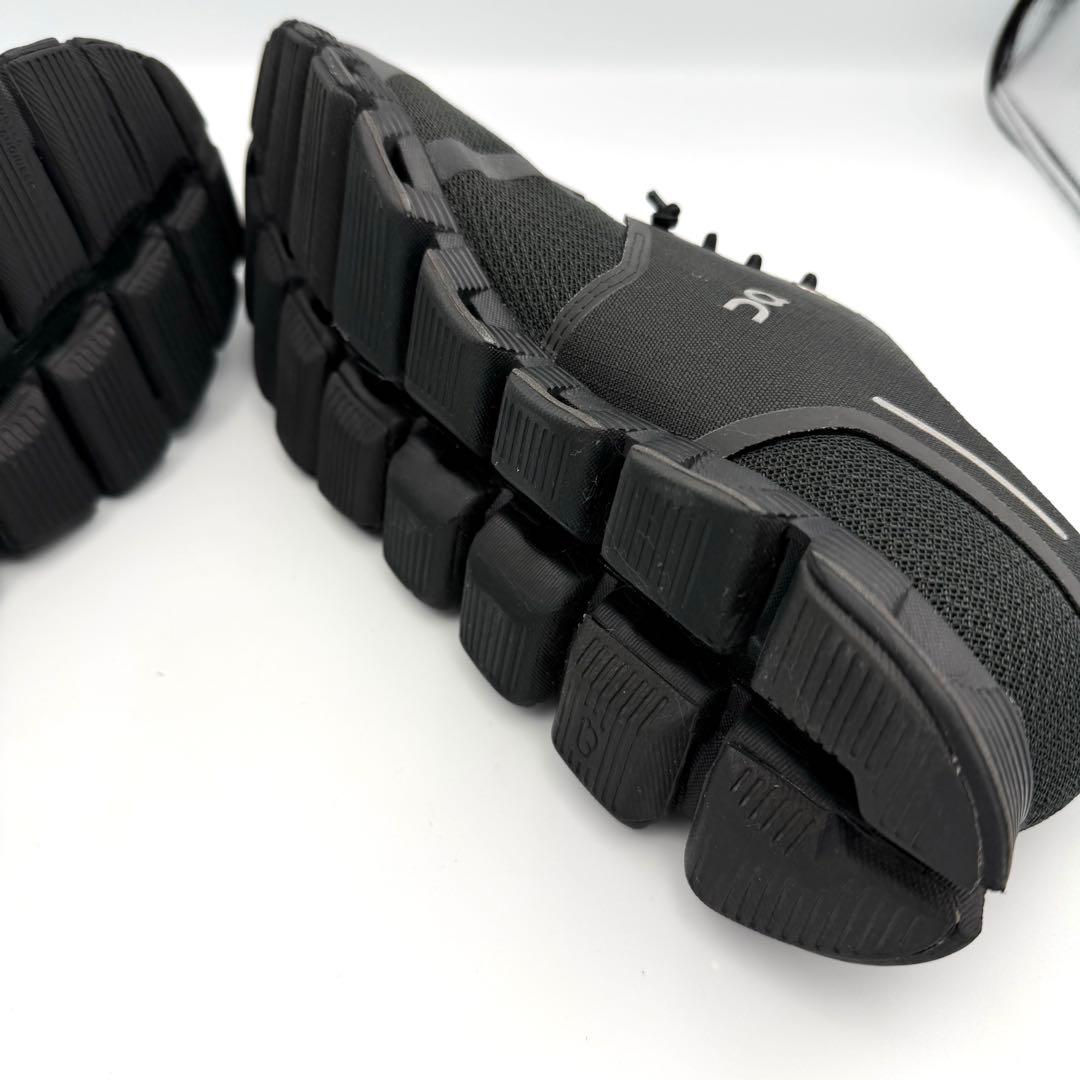 【極美品】オン クラウド ウォータープルーフ BLACK 軽量スニーカー