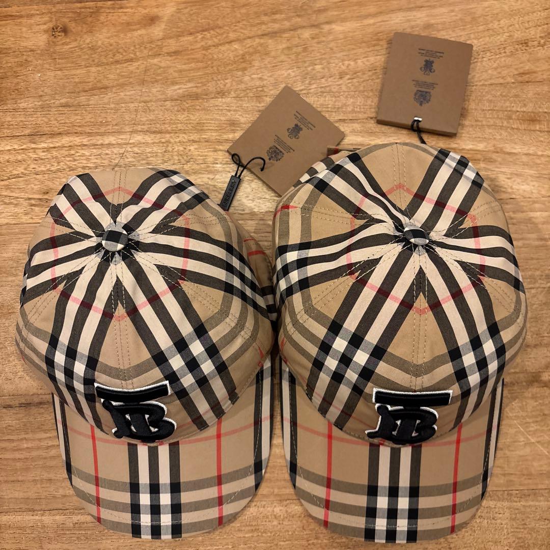 新品二つセット　Burberry バーバリー キャップ チェック　Lサイズだけ