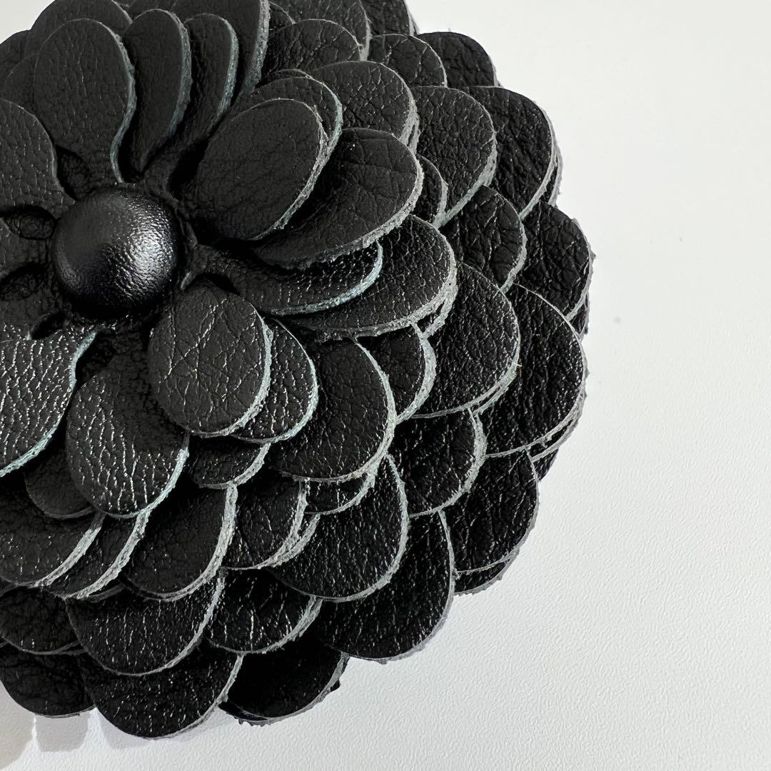 美品　LOEWE　ロエベ　チャーム　スタッドフラワー　レザー　ブラック　花