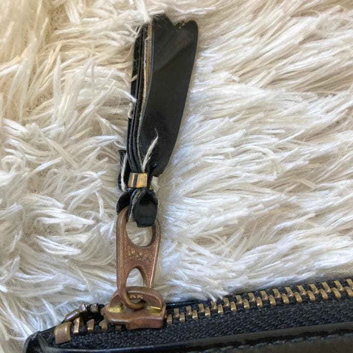 【コムデギャルソン】 ポルカドットエンボスL字ラウンドファスナー財布・ブラック黒