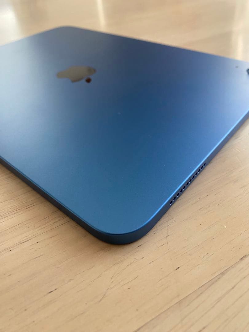 新品同様　iPad （A16） 第11世代　ブルー　 ケース、保護フィルム付き