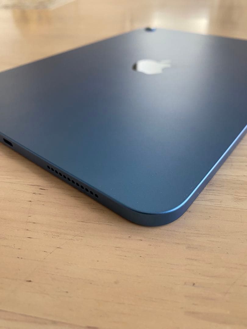 新品同様　iPad （A16） 第11世代　ブルー　 ケース、保護フィルム付き