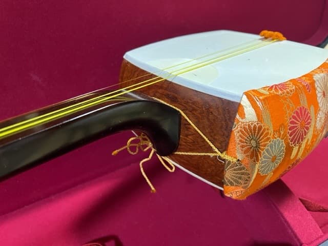 【美品】三味線 本体 和柄装飾付き