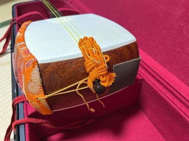 【美品】三味線 本体 和柄装飾付き