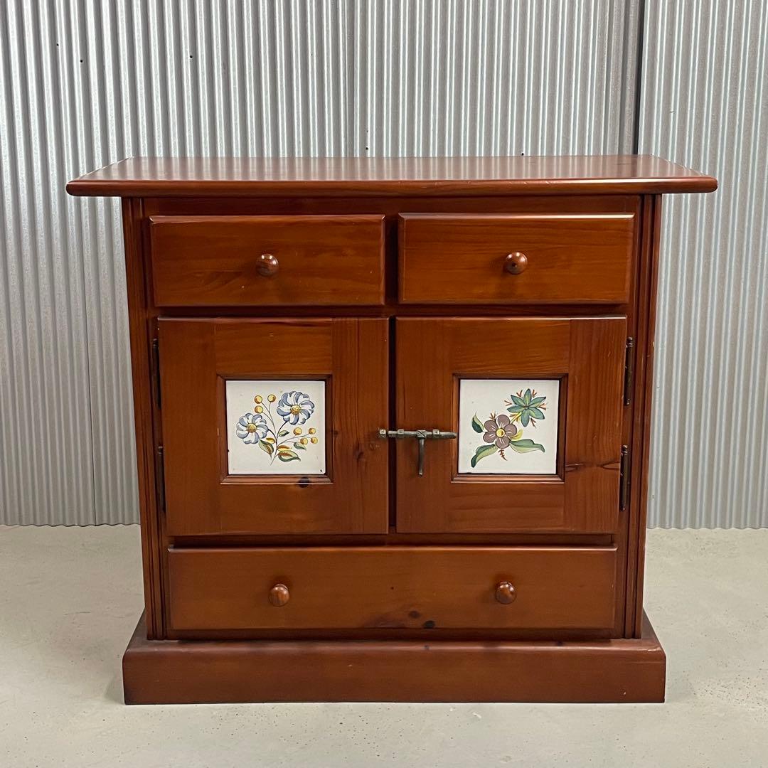 北欧カントリー＊花柄タイル 木製キャビネット　バレンシア風