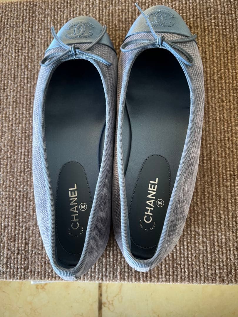 TOP　CHANEL グレー フラットシューズ