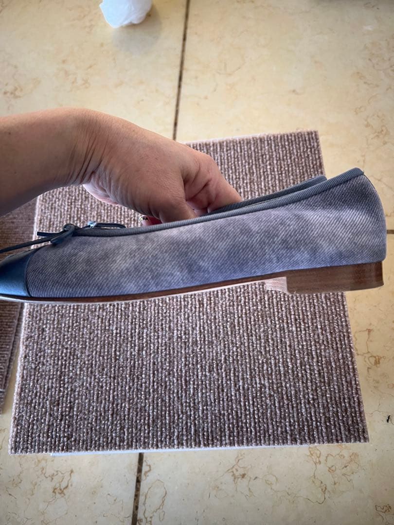 TOP　CHANEL グレー フラットシューズ