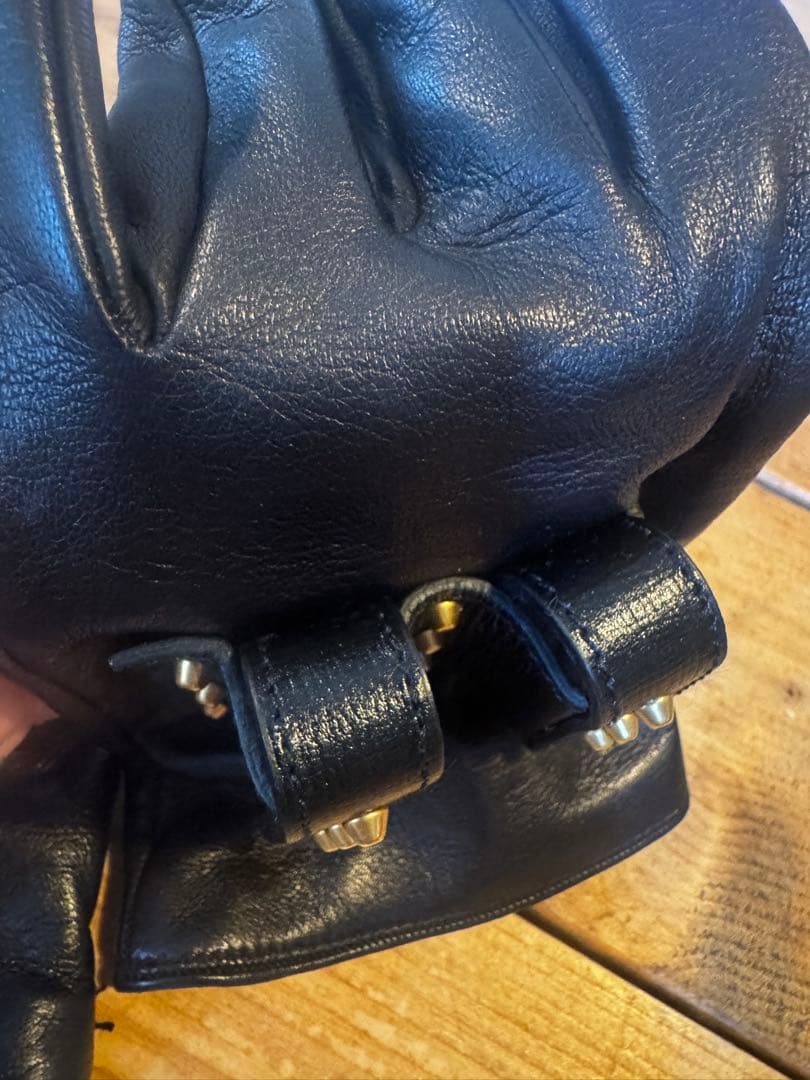GUCCI レザー指なしグローブ スタッズ付き