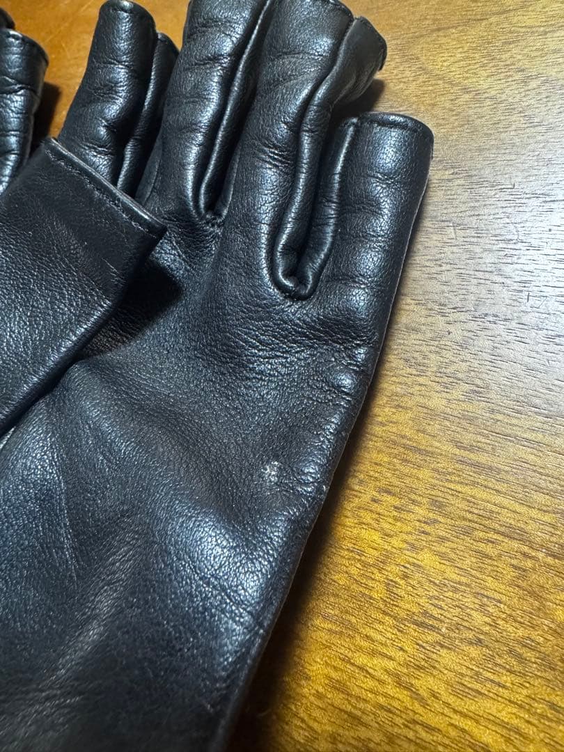 GUCCI レザー指なしグローブ スタッズ付き