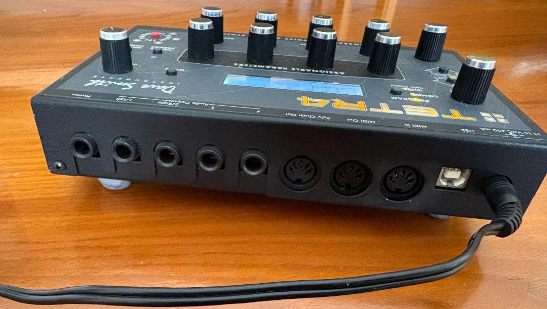 Dave Smith Tetr4 シンセサイザー