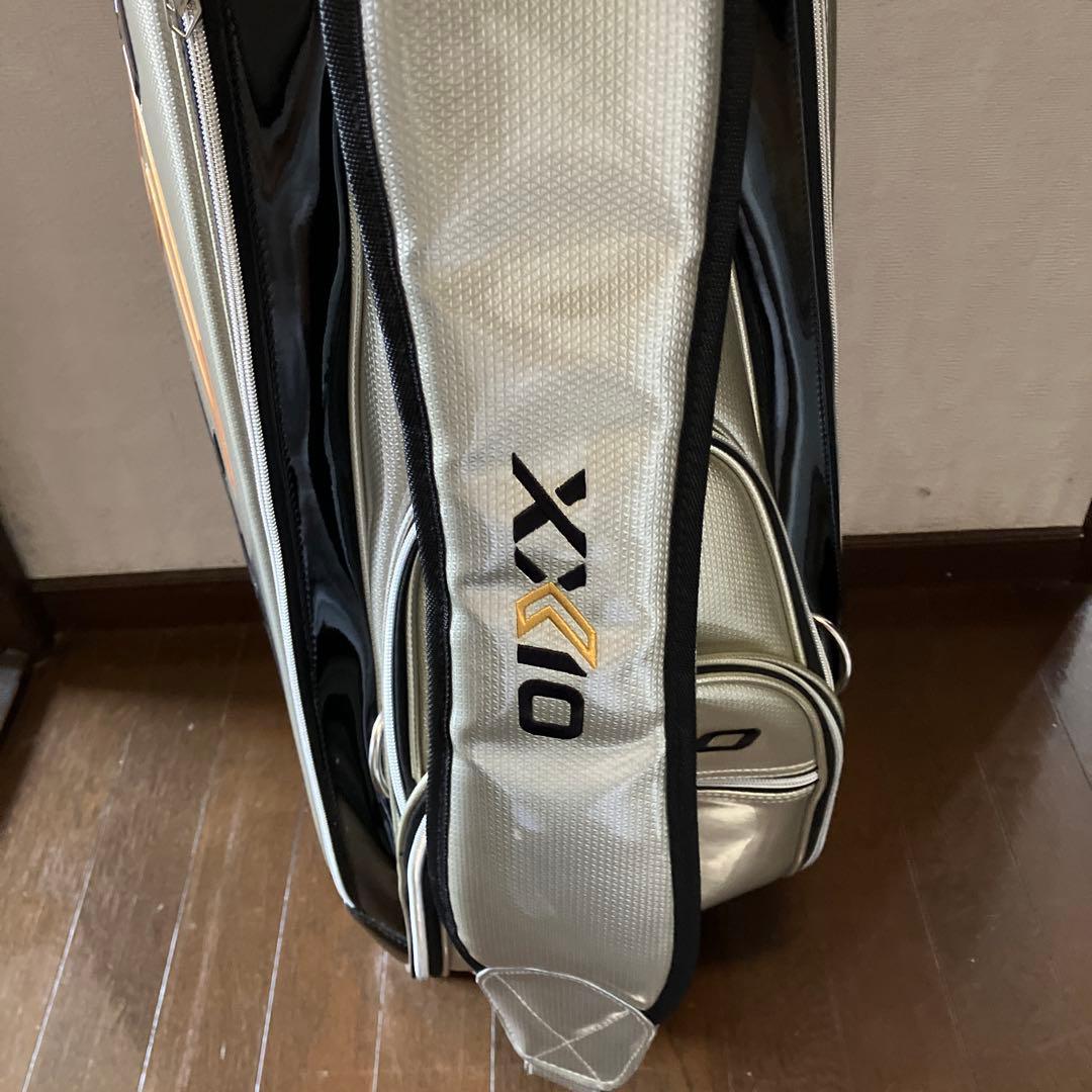 キャディバッグ　XXIO シルバー