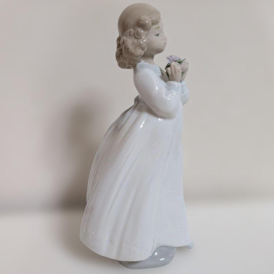 〈NAO 〉リヤドロ 　大好きなお花 ポーセリン人形