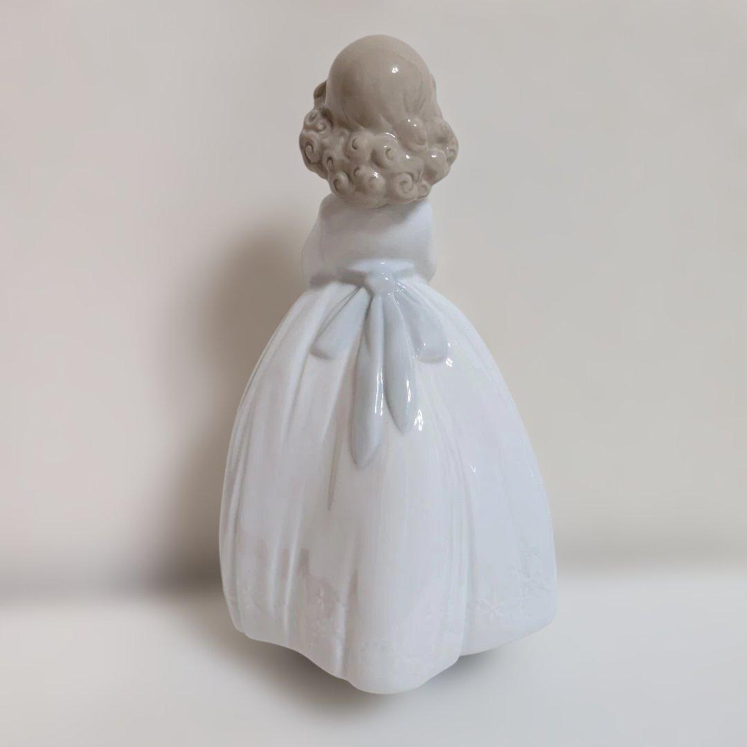 〈NAO 〉リヤドロ 　大好きなお花 ポーセリン人形