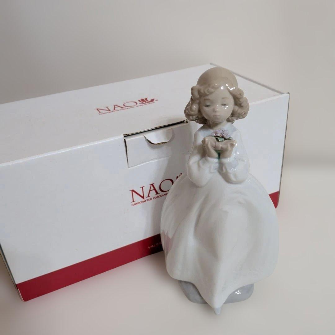 〈NAO 〉リヤドロ 　大好きなお花 ポーセリン人形