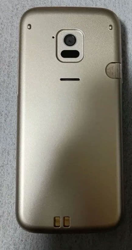 【動作品】富士通 docomoらくらくホン 4G対応 F-02J ゴールド