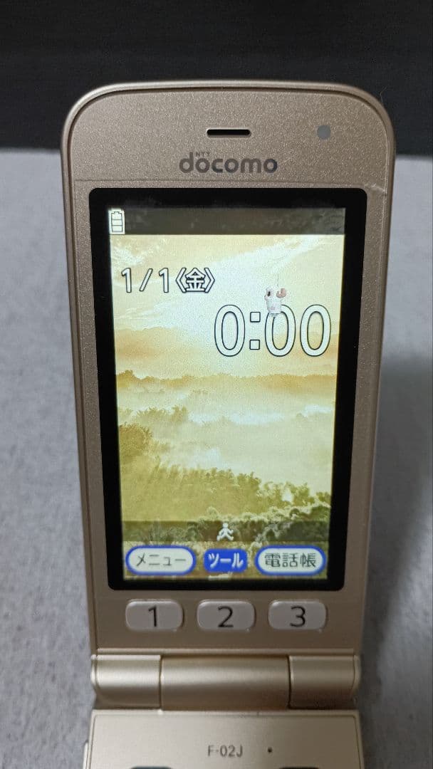 【動作品】富士通 docomoらくらくホン 4G対応 F-02J ゴールド