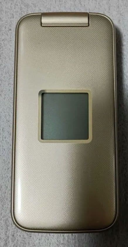 【動作品】富士通 docomoらくらくホン 4G対応 F-02J ゴールド