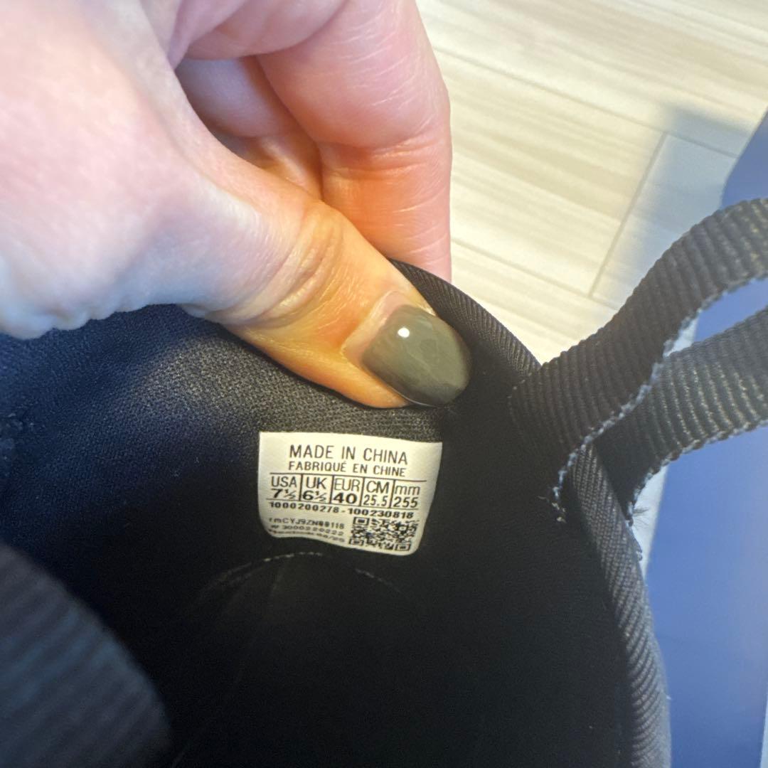 リーボック インスタポンプフューリー ミッド　黒　25.5センチ