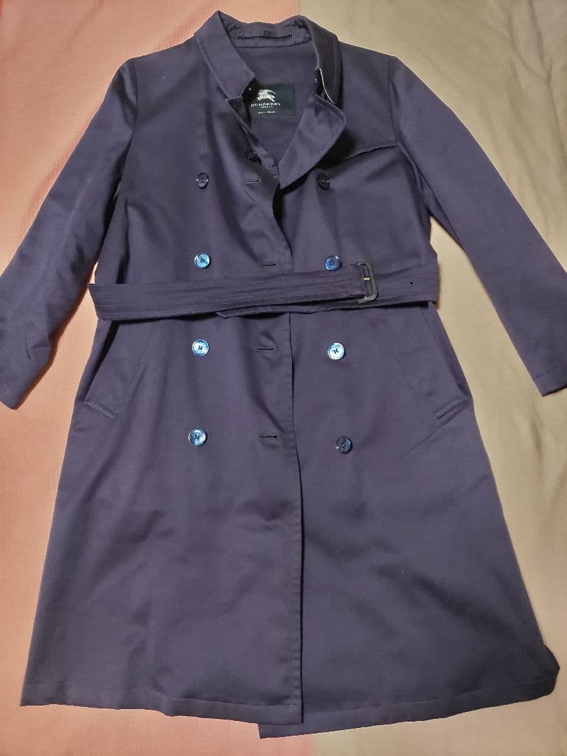 ららば、Burberry バーバリーの濃いパープルトレンチコート